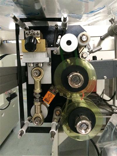 全自動(dòng)立式包裝機(jī)產(chǎn)品細(xì)節(jié)圖展示: