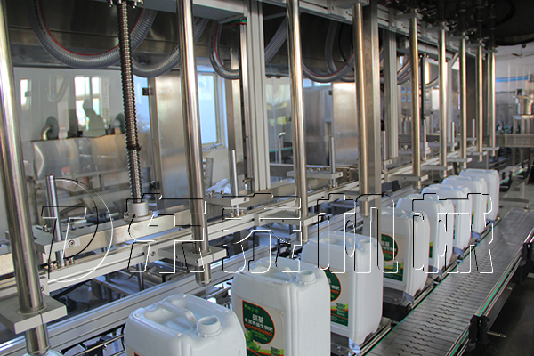 大劑量食用油灌裝機(jī)細(xì)節(jié)圖