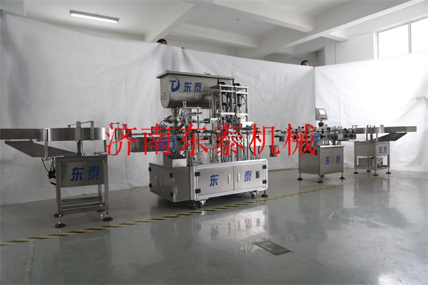 全自動(dòng)辣椒醬灌裝真空旋蓋一體機(jī)